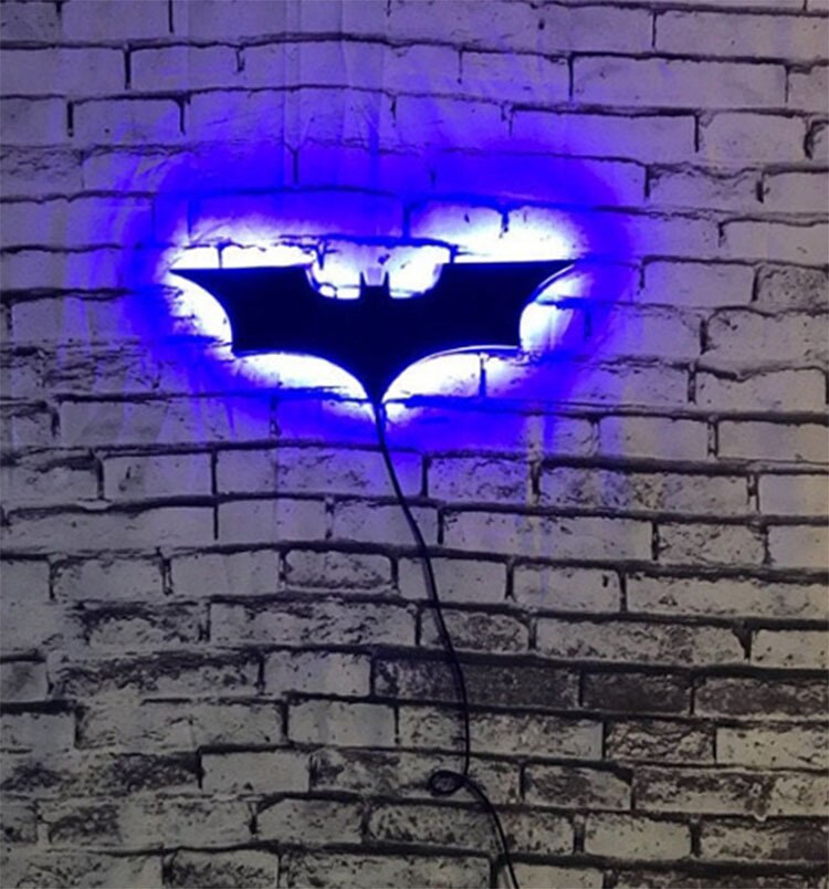 Επιτοίχιο φωτιστικό LED Batman — Ασύρματο τηλεχειριστήριο, αλλαγή χρωμάτων