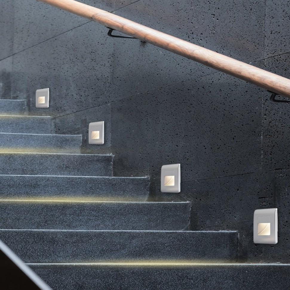 NovaTrail utomhusvägglampa med rörelsesensor — elegant design med låg profil
