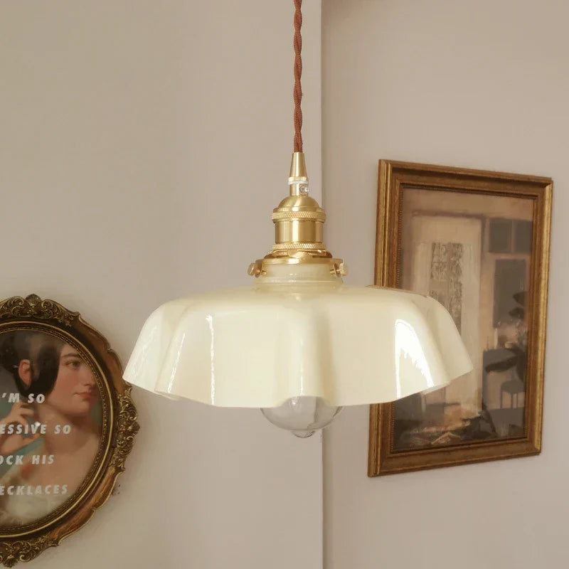 FrenchElegance mosiężna lampa wisząca — klasyczny, ciepły blask