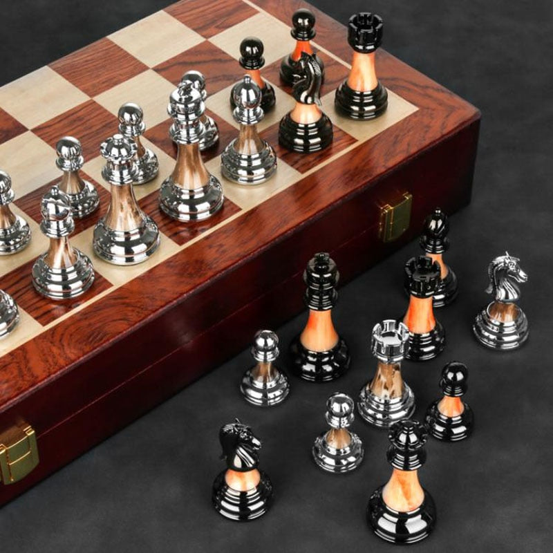 Luxus-Schachset aus Metall — 45CM-Holzbrett, elegantes Design