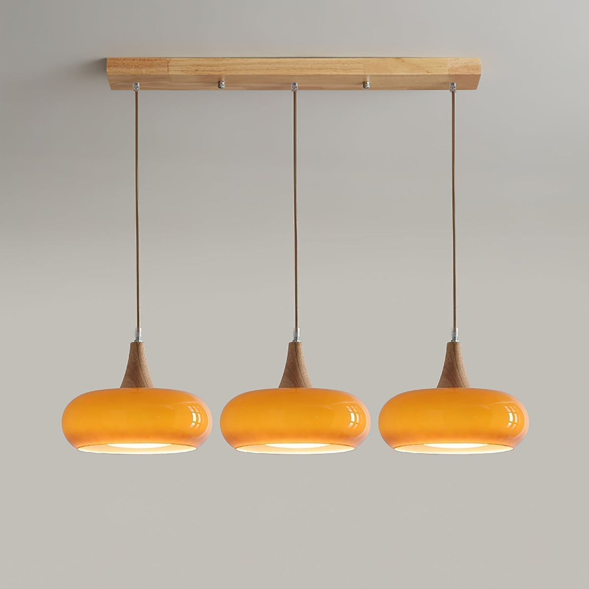 Suspension Eloria — abat-jour en verre ambré, partie supérieure en bois