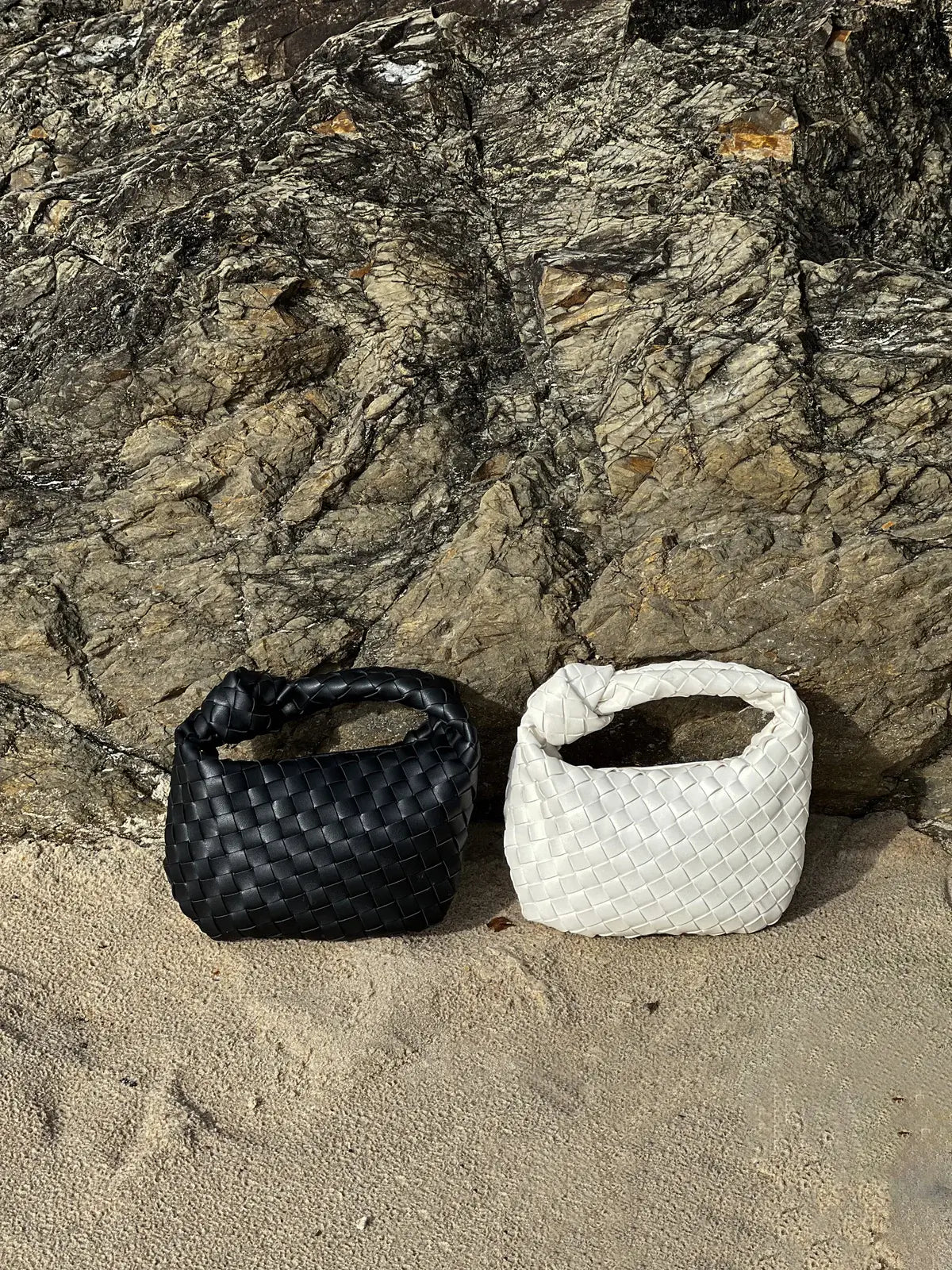 Borsa resistente in pelle vegana — texture intrecciata, design strutturato