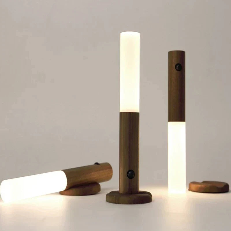 Moderne wiederaufladbare LED-Wandleuchte mit Bewegungssensor