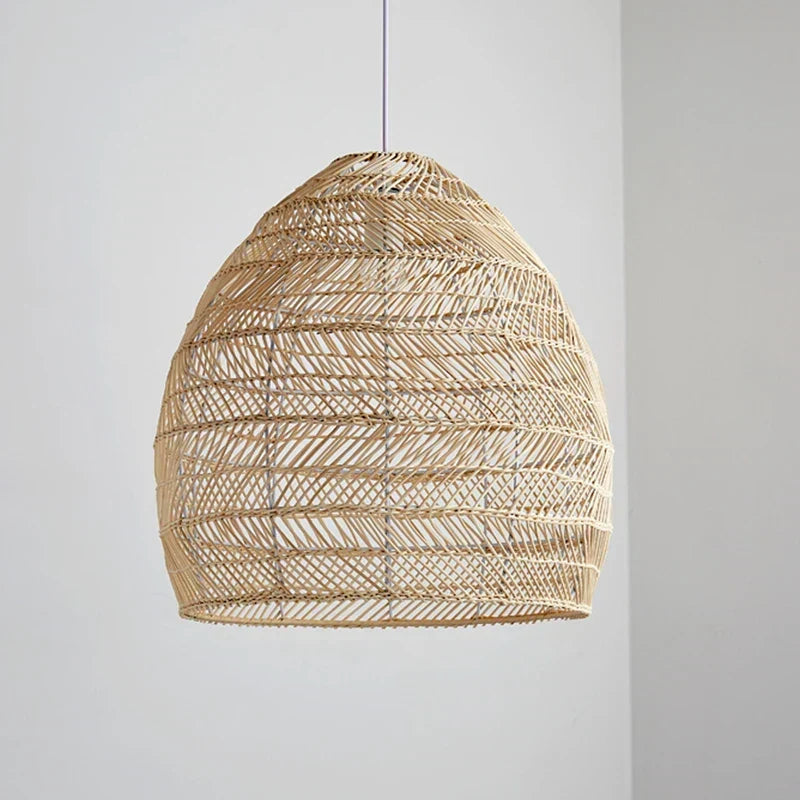 Lisa rottingpendellampa — handflätad lampskärm, klassisk stil