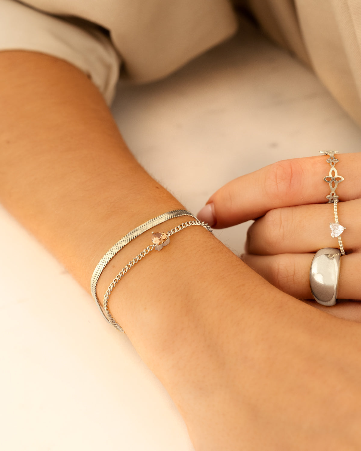 Herzförmiges Geburtssteinarmband — Bedeutungsvolles Schmuckgeschenk