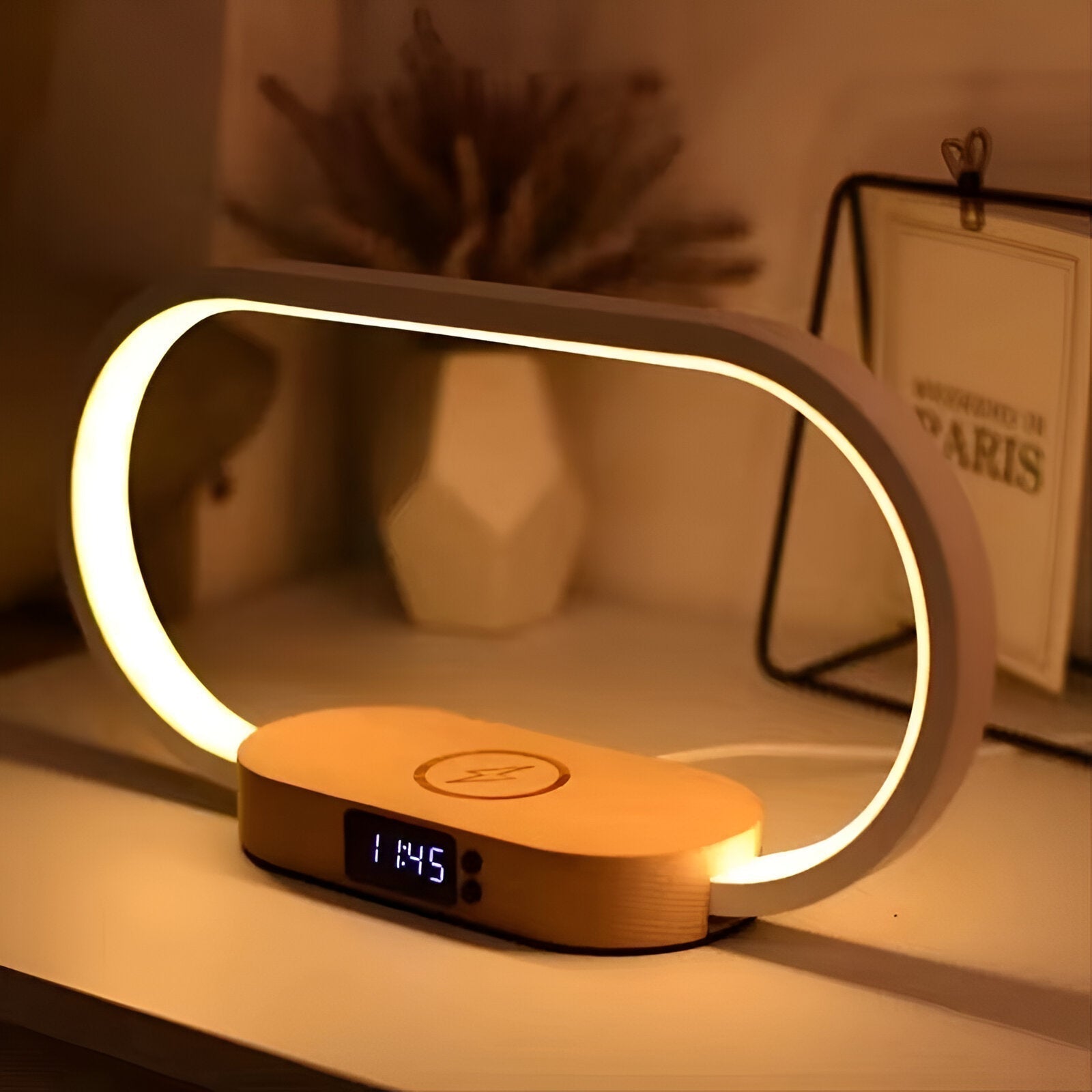 SolaraNook Nachttischlampe mit USB-C-Ladung und Uhr