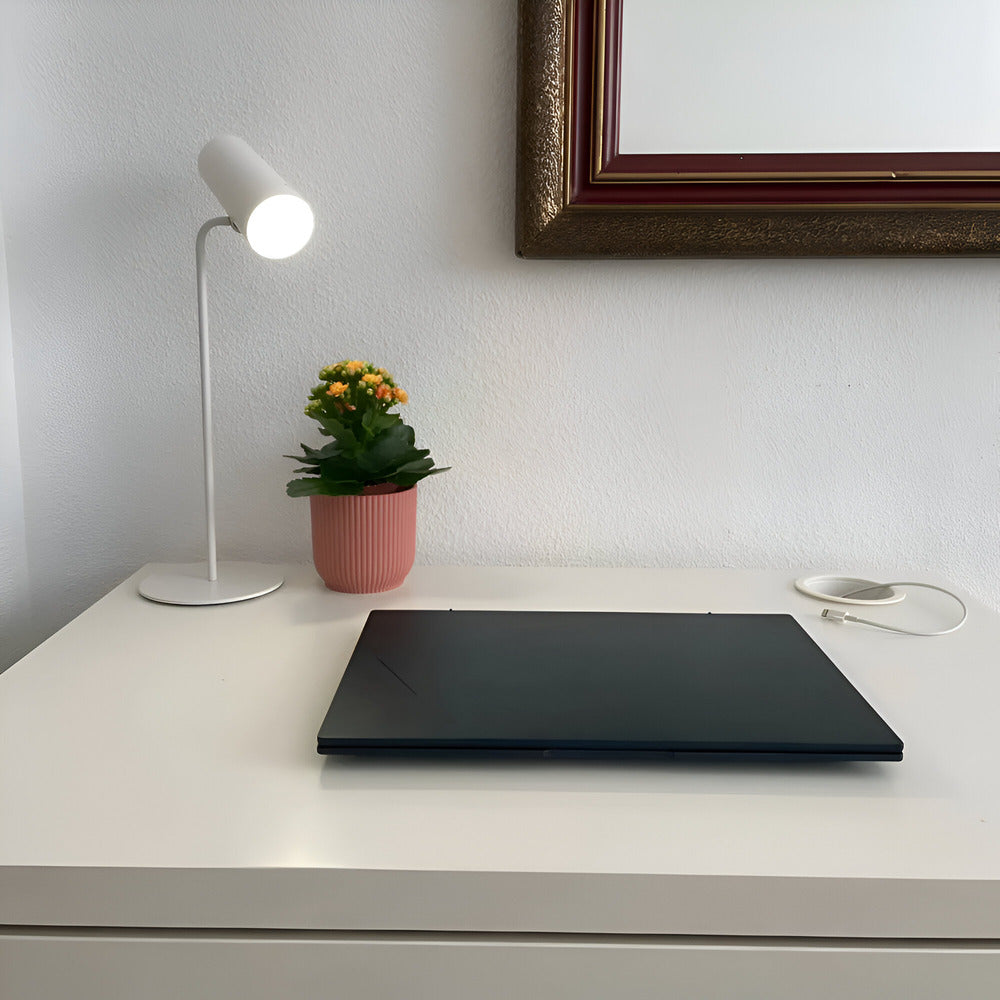 Lumenara kompakt LED asztali lámpa állítható fényerővel  