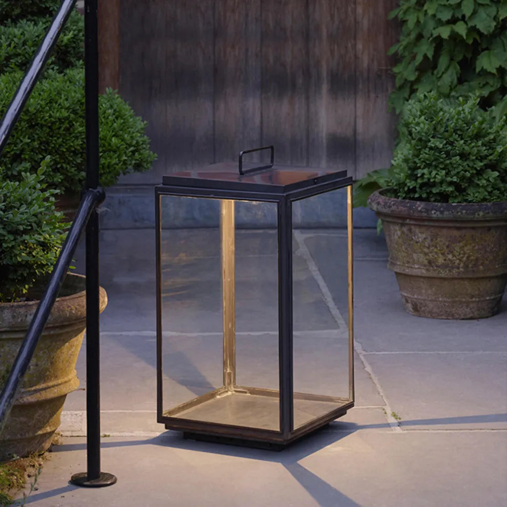Lámpara de pie industrial para exterior - Diseño rectangular de metal negro y vidrio para jardín - Flindria