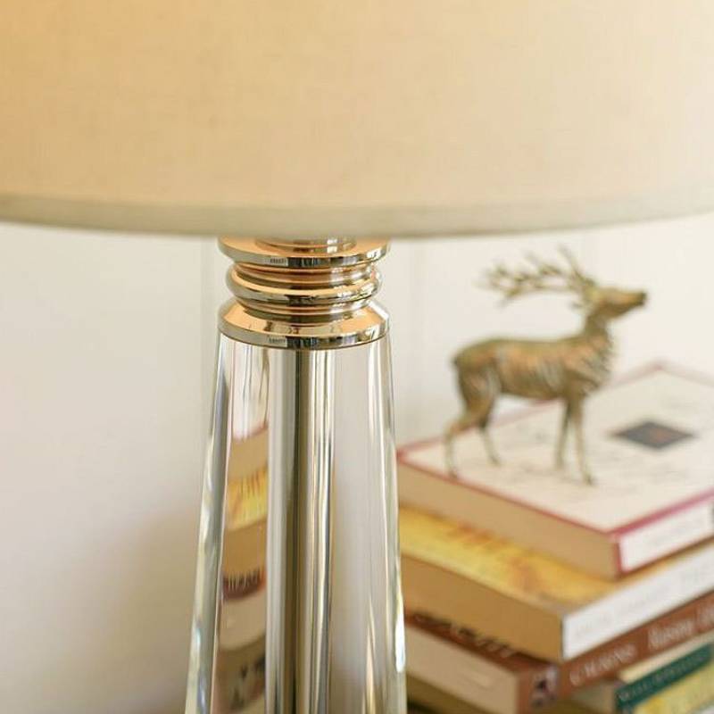 Modern Crystal Accent Table Lamp — Refined Design, Warm Focused Lighting