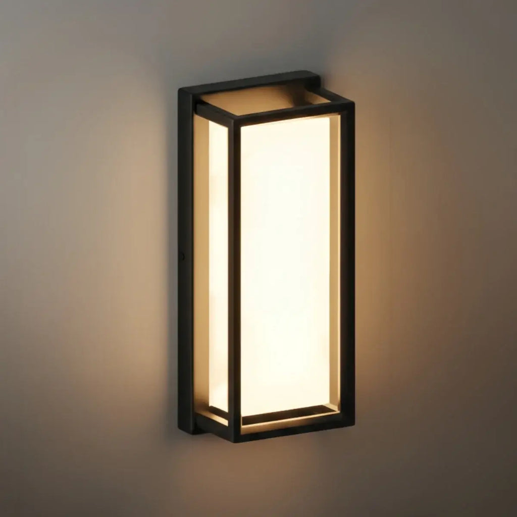 Minimalist Outdoor Wall Sconce in Black Stainless Steel with Adjustable LED Lighting - Flindria