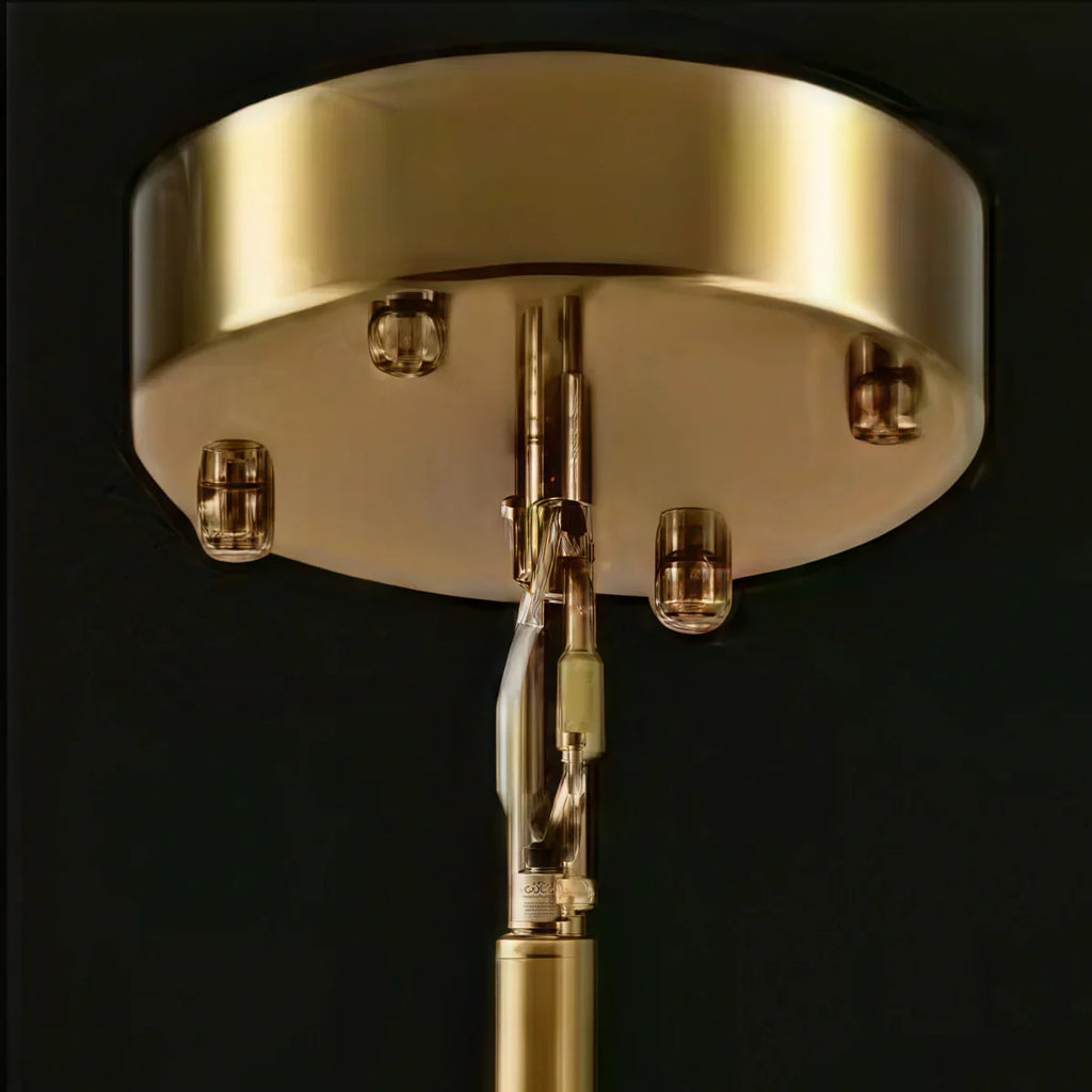 Lujoso candelabro escultórico dorado cepillado - Alabastro en capas y latón moldeado a mano para comedor - Flindria