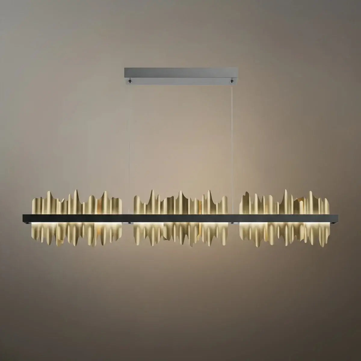 Moderne lineaire hanglamp – gepolijste gouden rand op diepzwart ijzer voor keuken - Flindria