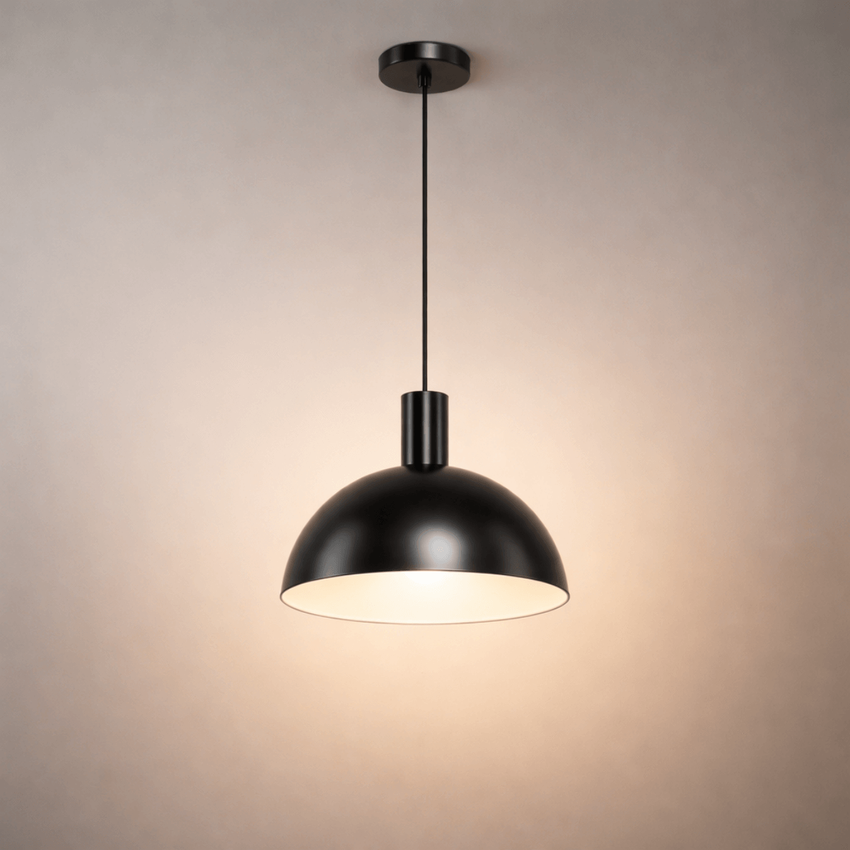 Lámpara colgante de mediados de siglo – Latón macizo en dorado cepillado/negro mate para comedor - Flindria