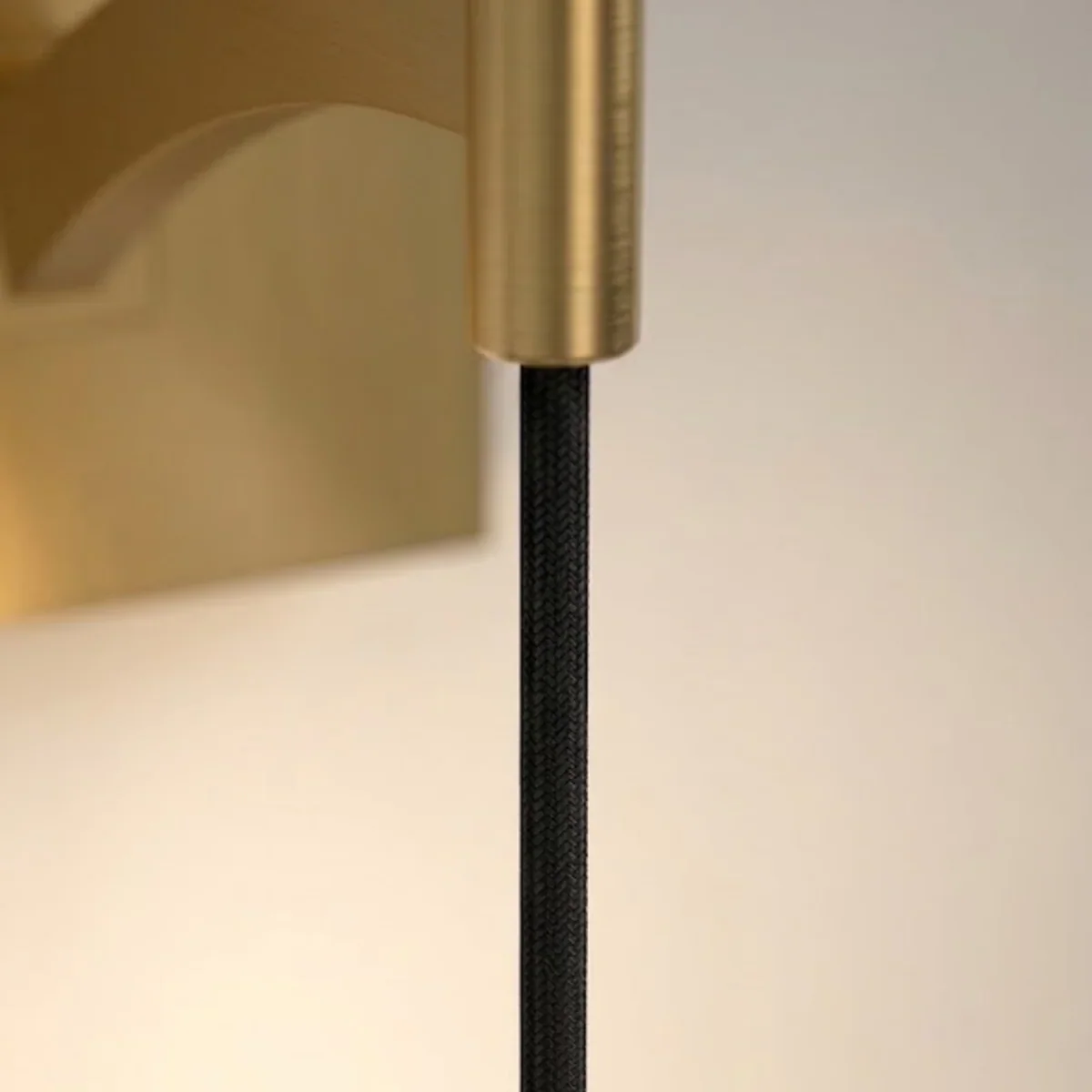 Moderne gouden bol wandlamp – geborstelde gouden afwerking modern elegant ontwerp - Flindria