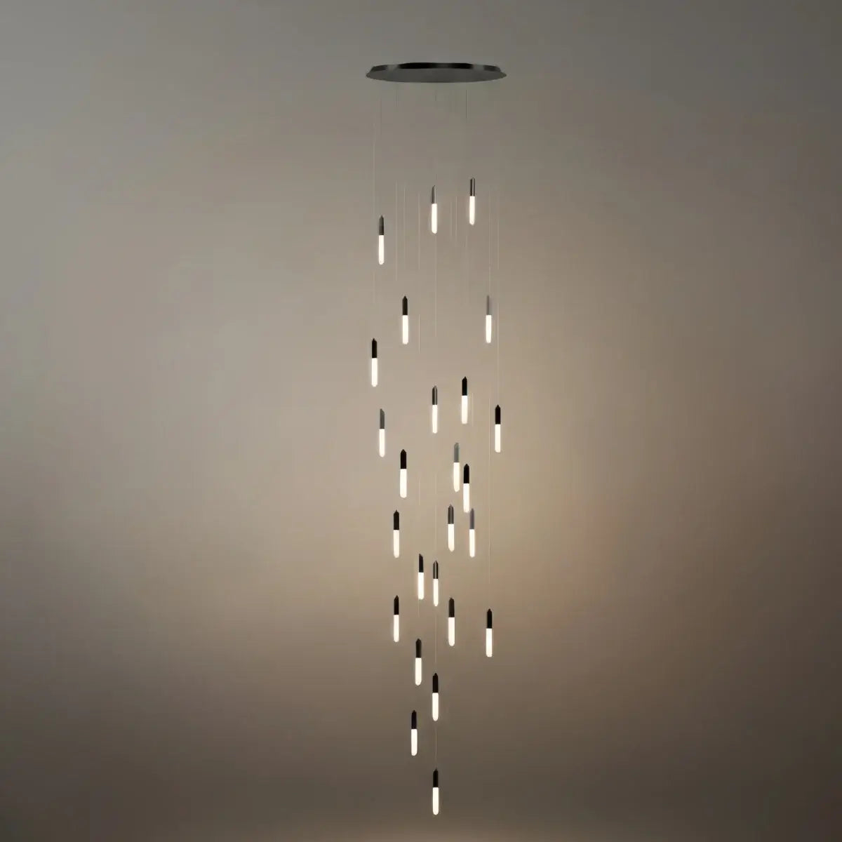 Lámpara de Araña de Cristal en Cascada de Lujo – Luz que Refleja y Refracta para Escalera Brillante - Flindria