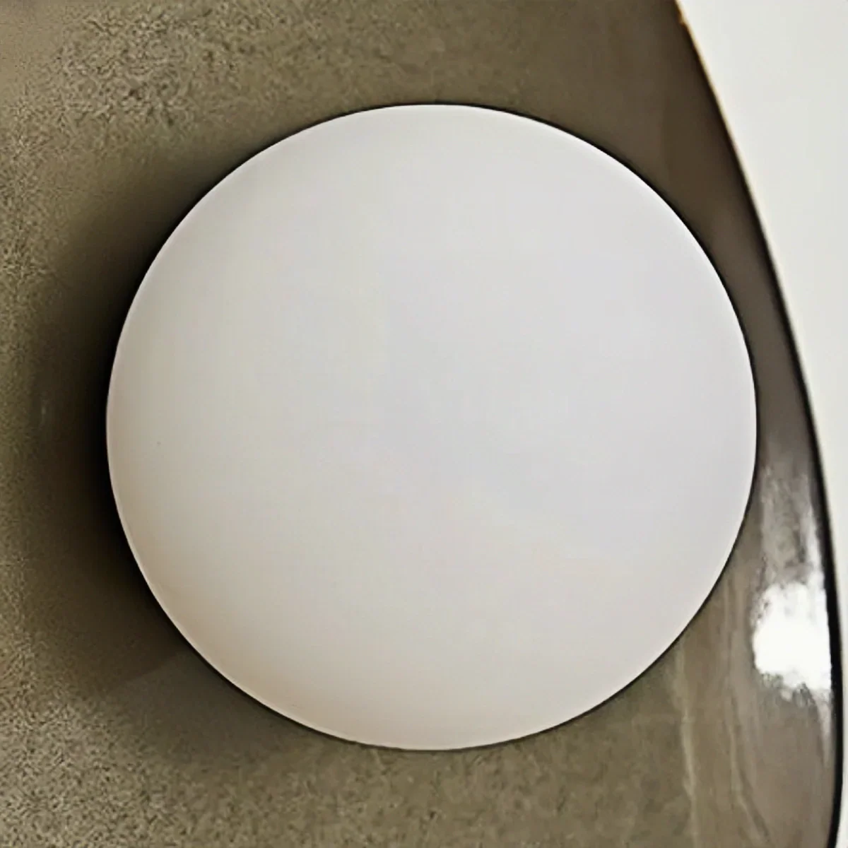 Modern Organic Wall Light — Handcrafted Ceramic & Translucent Glass for Living Room - Flindria