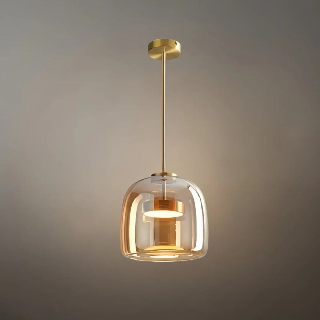 Moderne håndblæst pendellampe — røget glas og metalaccent til køkkenø - Flindria