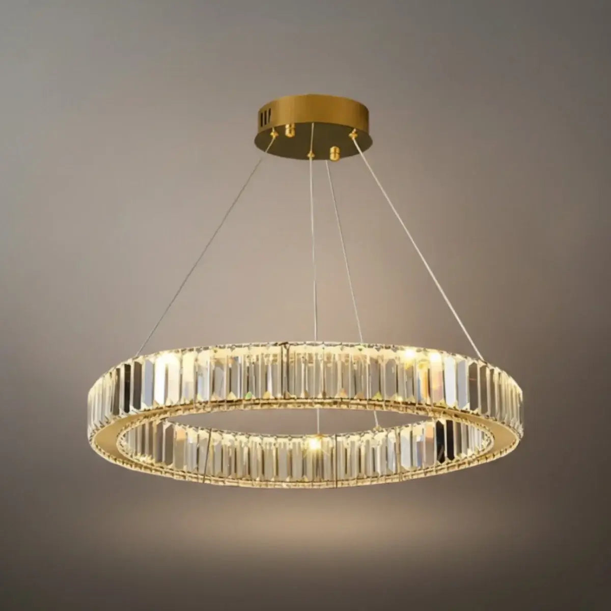 モダンインターレースドリングペンダントライト — 輝くゴールドの層状デザイン 高級インテリア用 - Flindria