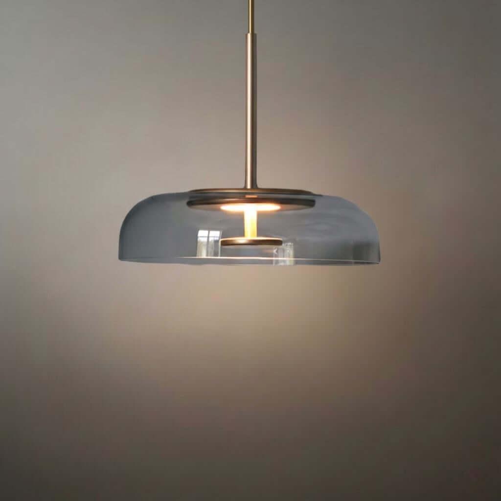 Suspension scandinave — Sphère en verre clair et accent en laiton pour îlot de cuisine - Flindria