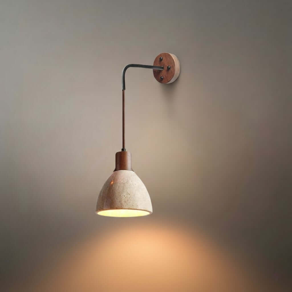 Lámpara de pared orgánica — Pantalla de travertino con casquillo de madera de nogal para mesita de noche - Flindria