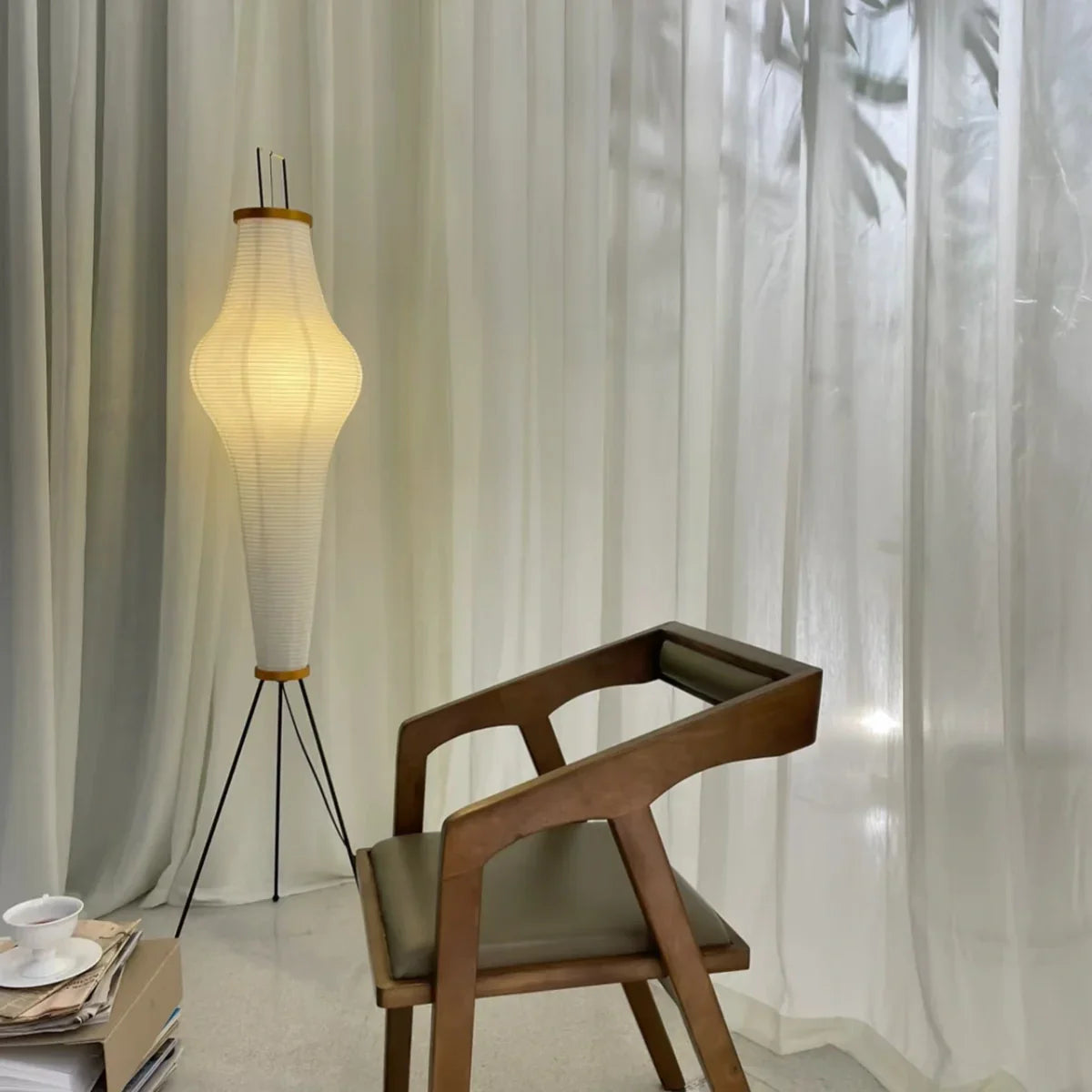 Lámpara de pie japonesa – Lámpara de linterna de papel de morera con base de metal negro para sala de estar - Flindria