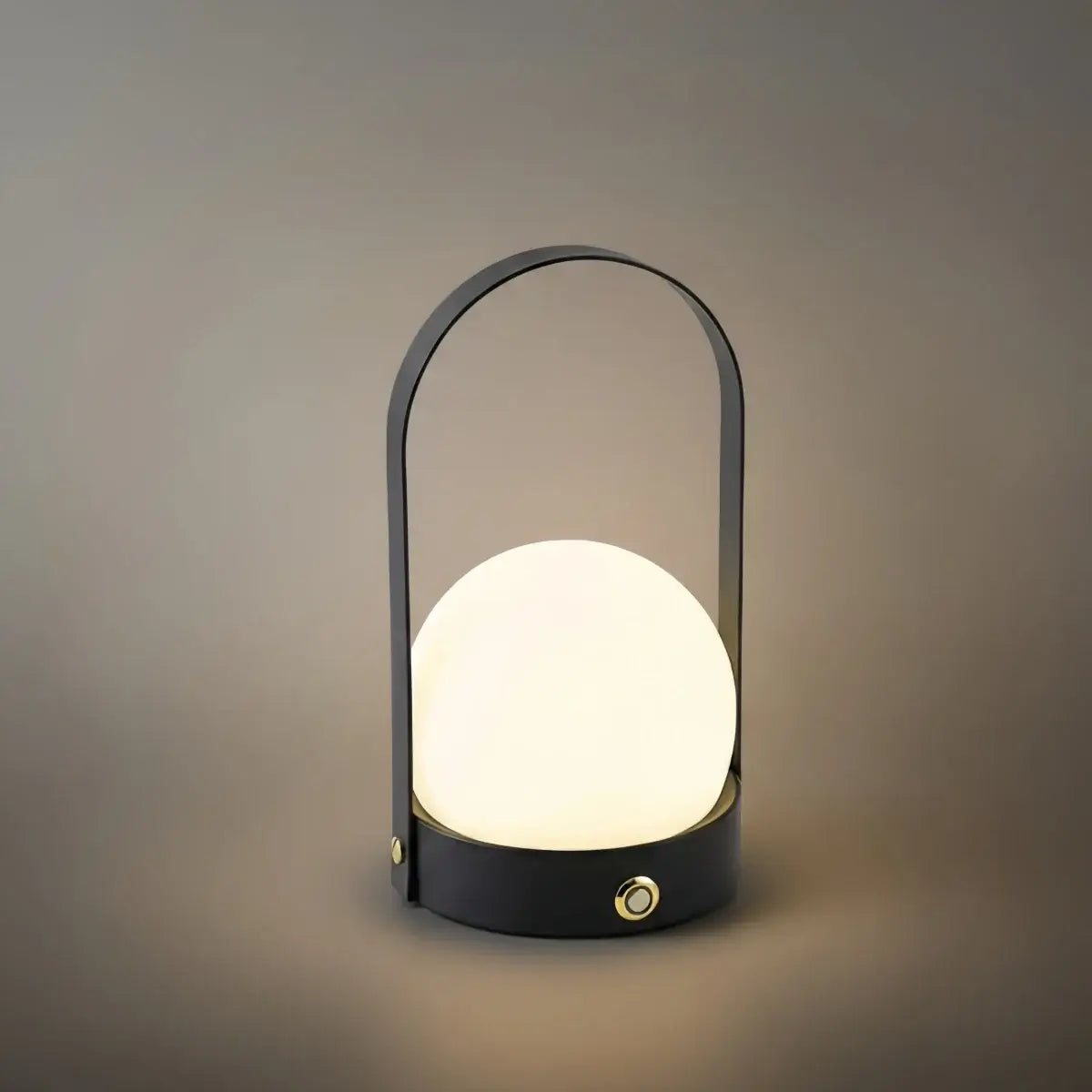 Moderne Bærbar Bordlampe – LED Glaslanterne med Håndtag i Guld, Sort eller Hvid - Flindria