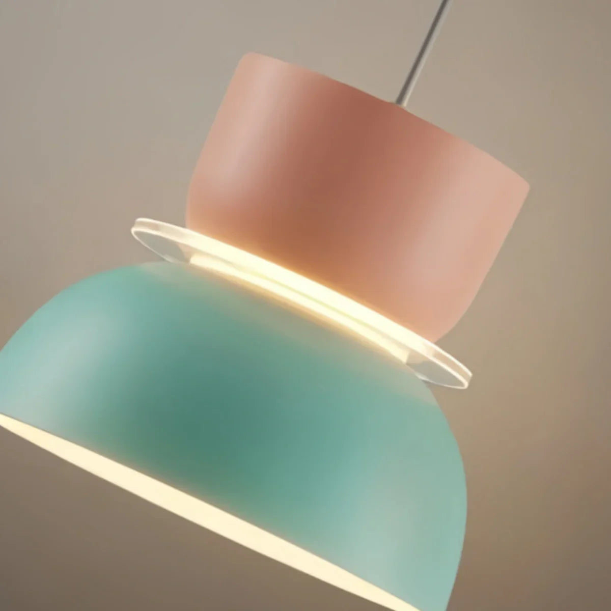 Art Deco Contrast Color Pendant Light - Metal Design for Dining Room - Flindria