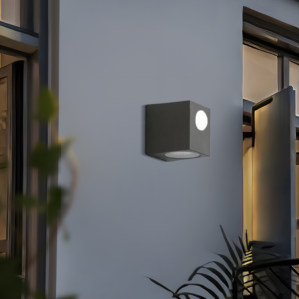 Minimalist Square/Cylindrical Outdoor Wall Lamp - Black Metal for Garden - Flindria