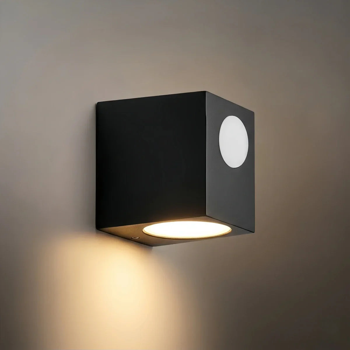 Minimalist Square/Cylindrical Outdoor Wall Lamp - Black Metal for Garden - Flindria