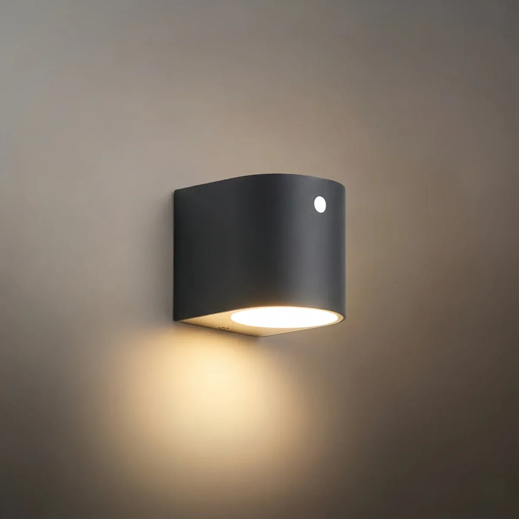Minimalist Square/Cylindrical Outdoor Wall Lamp - Black Metal for Garden - Flindria
