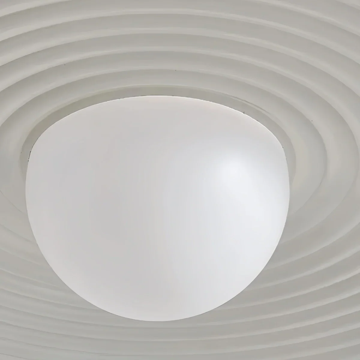 Modern Black/White Pendant Light – Metal Saucer Design for Living Room - Flindria