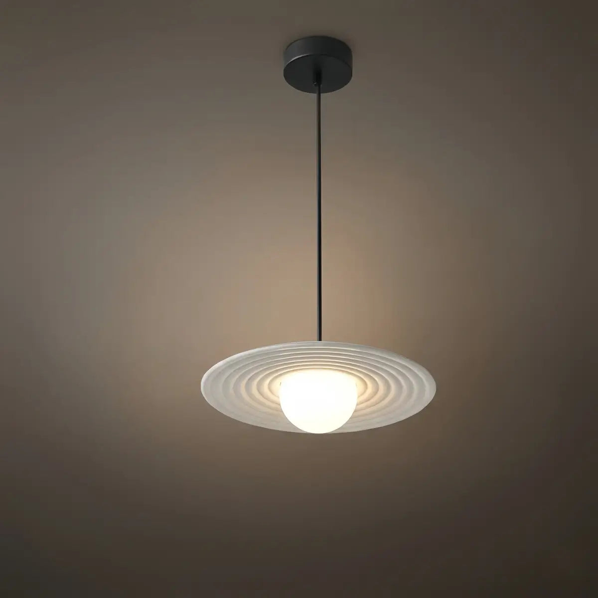 Modern Black/White Pendant Light – Metal Saucer Design for Living Room - Flindria