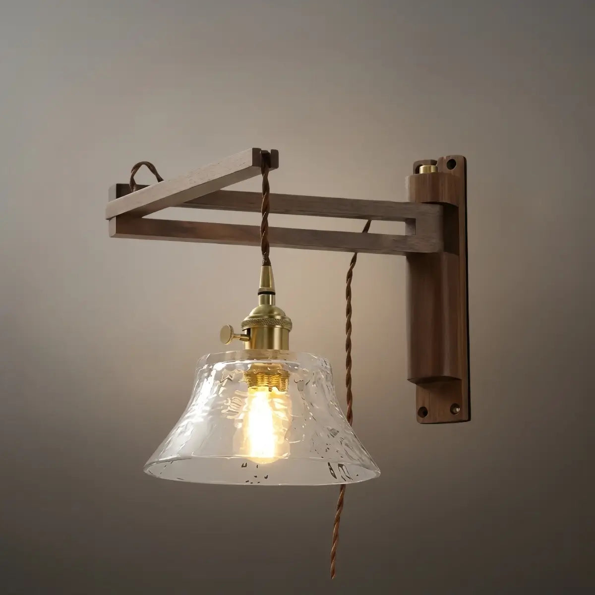Vintage konisk vägglampa — valnötsträ och keramisk skärm för sovrum - Flindria