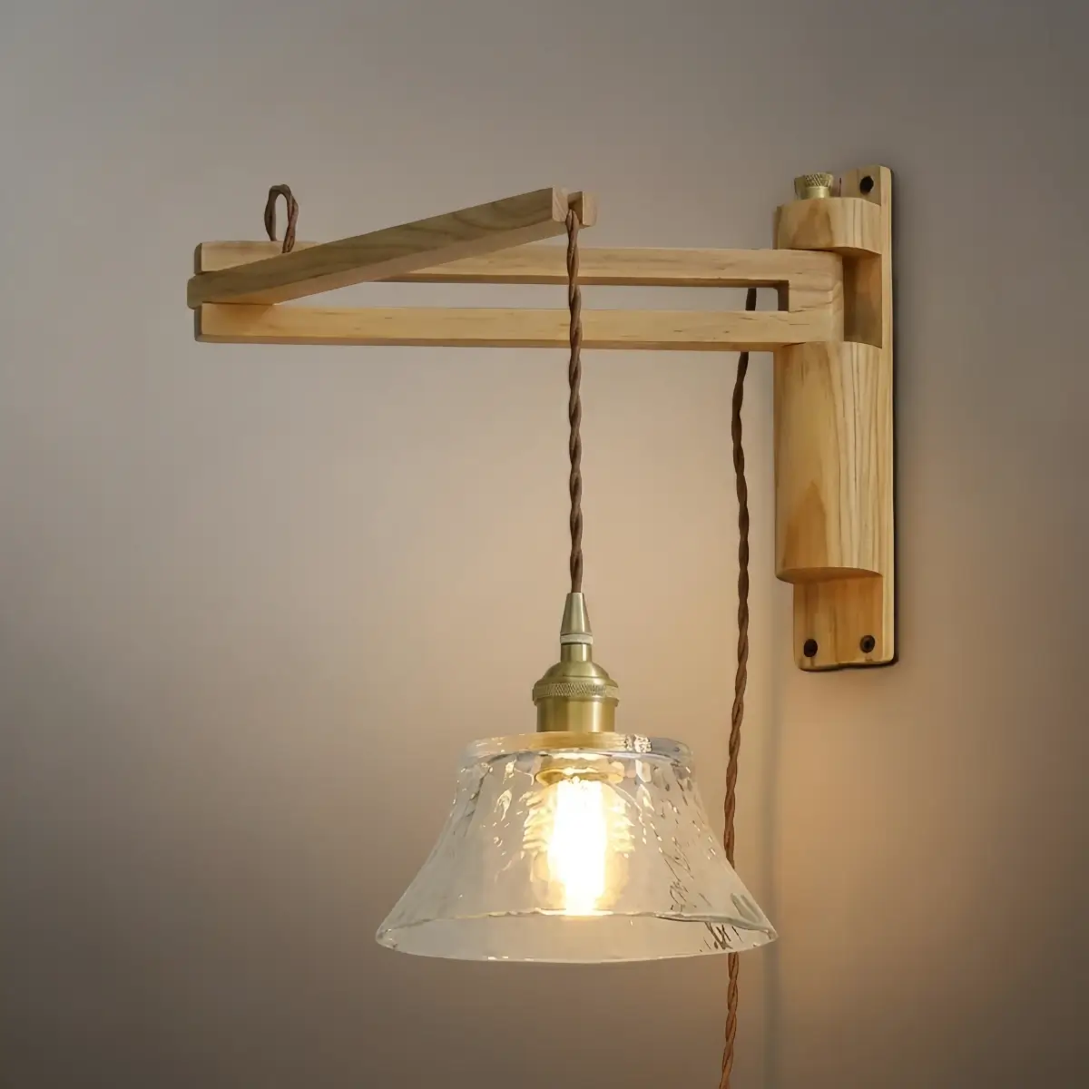 Vintage konisk vägglampa — valnötsträ och keramisk skärm för sovrum - Flindria