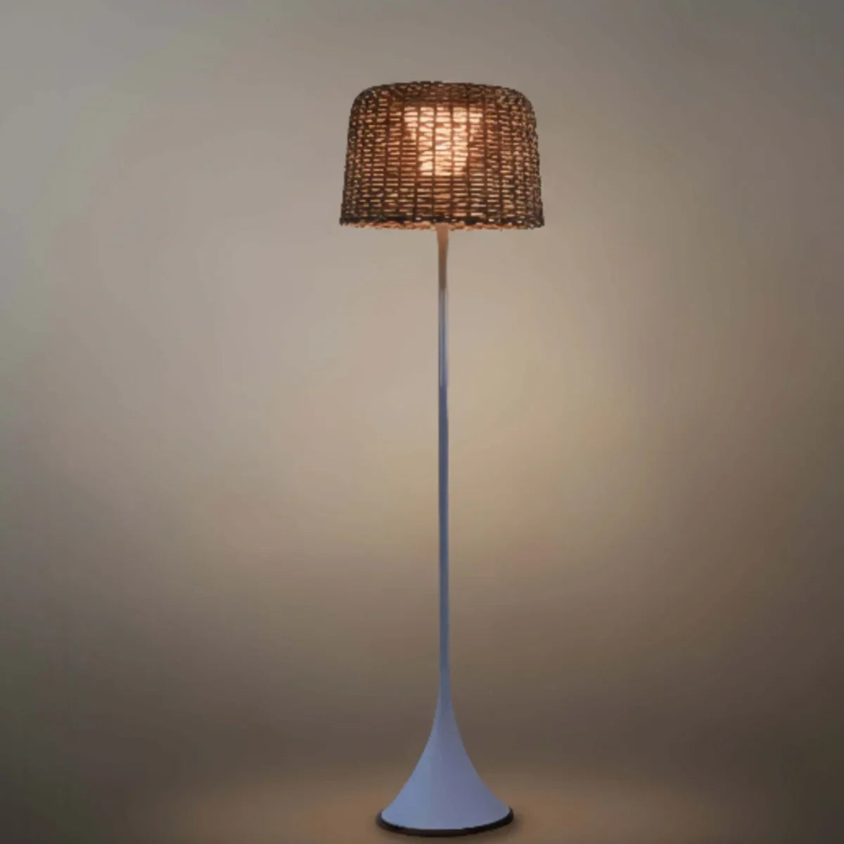 Vintage Rattan Solar Outdoor Floor Lamp – Black Metal Hooded Terrace - Flindria