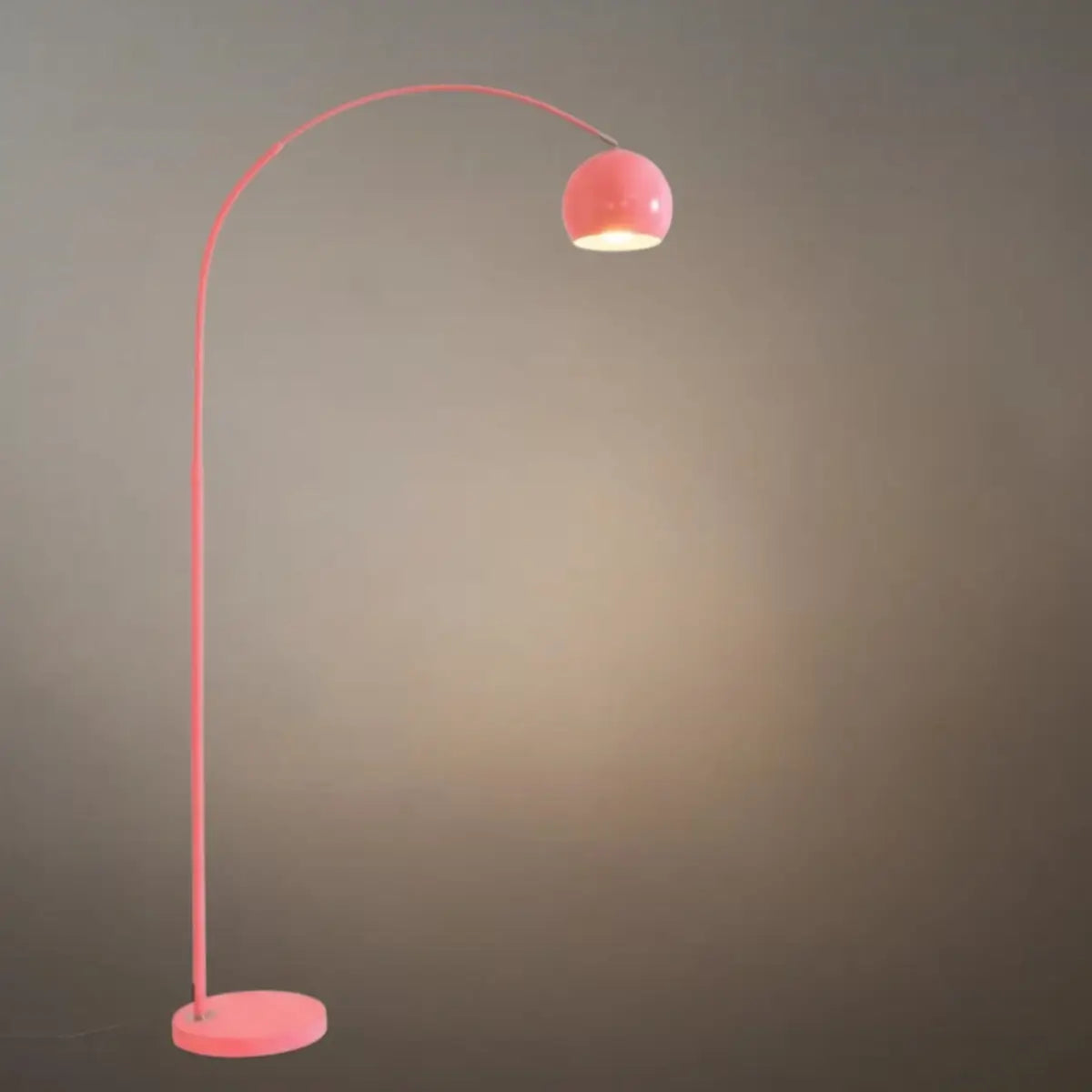 Nordisk gulvlampe – metall i svart/blå/gull/rosa for soverom - Flindria