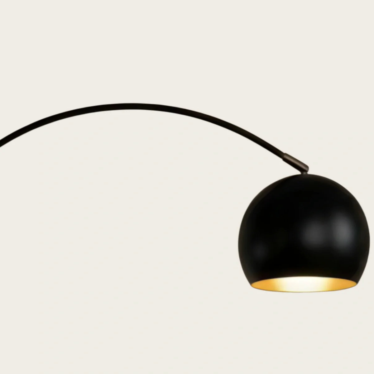 Nordisk gulvlampe – metall i svart/blå/gull/rosa for soverom - Flindria