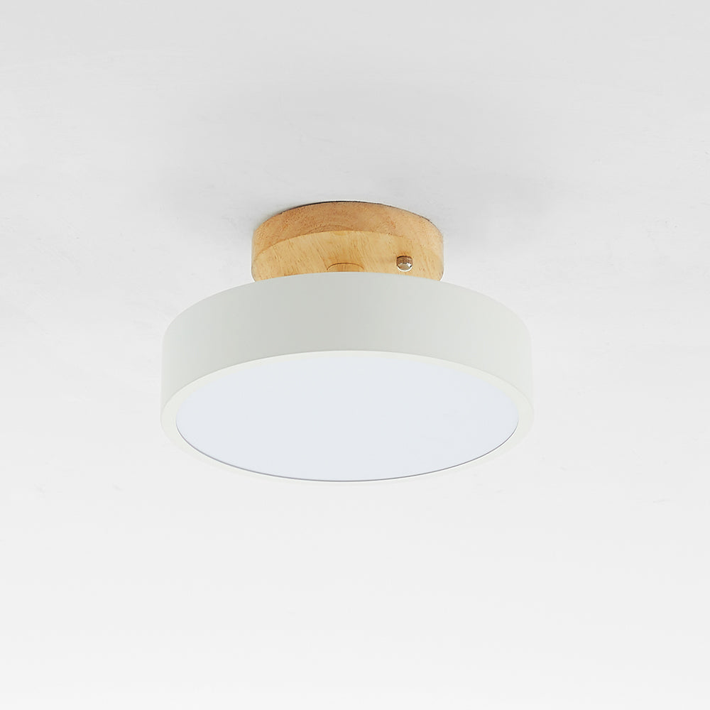 LED-taklampa från QuinnGlow - modern design i trä och akryl