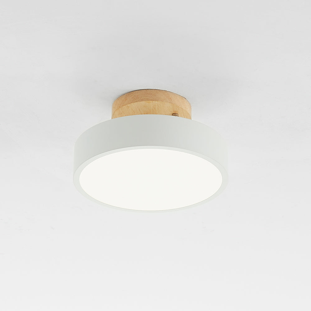 LED-taklampa från QuinnGlow - modern design i trä och akryl