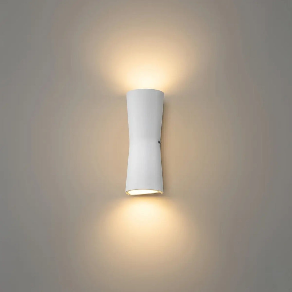 Modern Outdoor Wall Lamp - Black/White Metal Cylindrical Design for Garden - Flindria