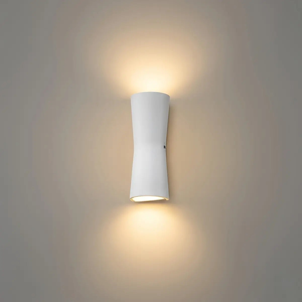 Modern Outdoor Wall Lamp - Black/White Metal Cylindrical Design for Garden - Flindria