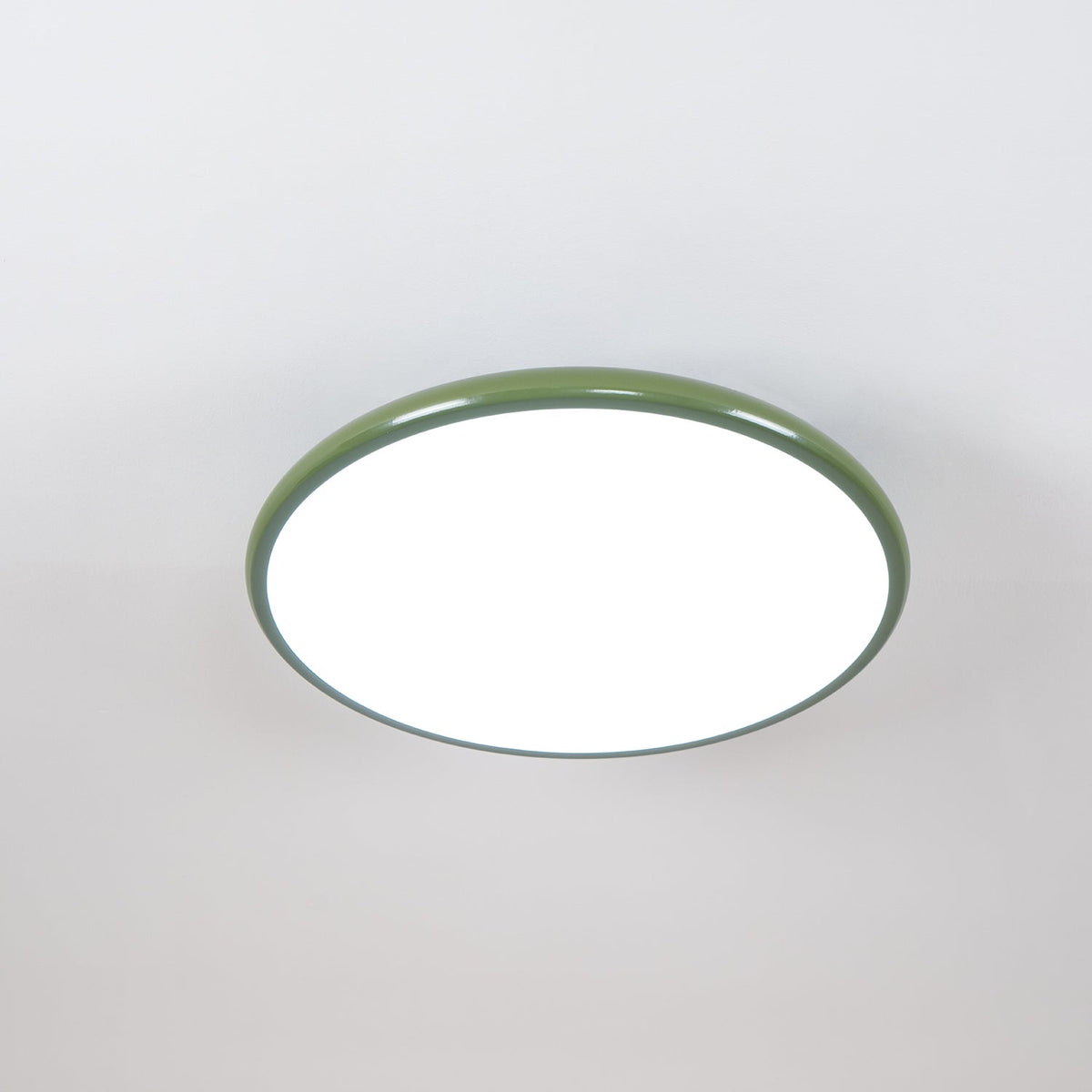 NylaGlow färgstark justerbar taklampa — modern minimalistisk rund armatur