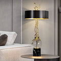 Lampada da tavolo contemporanea — base in marmo naturale, paralume nero