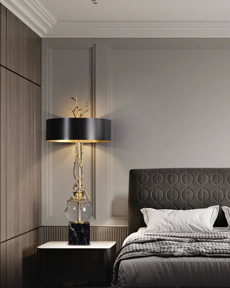 Lampada da tavolo contemporanea — base in marmo naturale, paralume nero