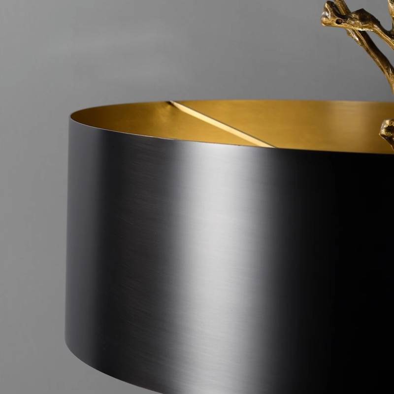 Lampada da tavolo contemporanea — base in marmo naturale, paralume nero