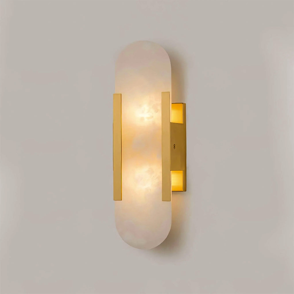 Lunara vägglampa i alabaster — distinkt ådring, mjukt varmt sken