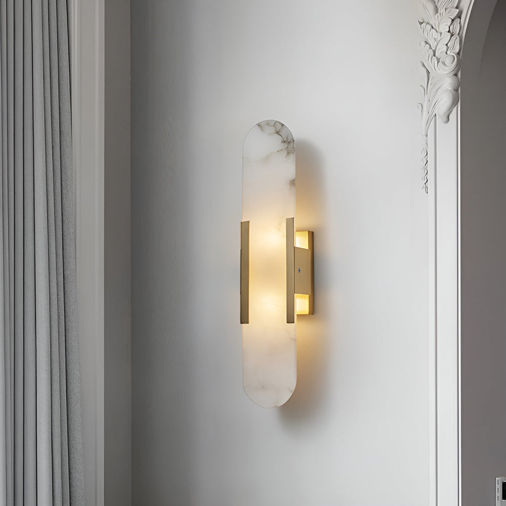Lunara vägglampa i alabaster — distinkt ådring, mjukt varmt sken