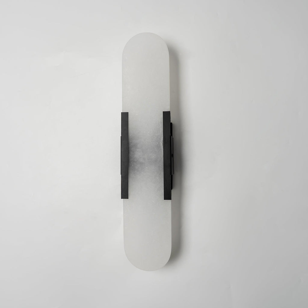 Lunara vägglampa i alabaster — distinkt ådring, mjukt varmt sken