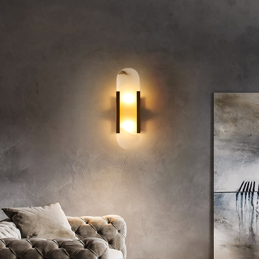 Lunara vägglampa i alabaster — distinkt ådring, mjukt varmt sken