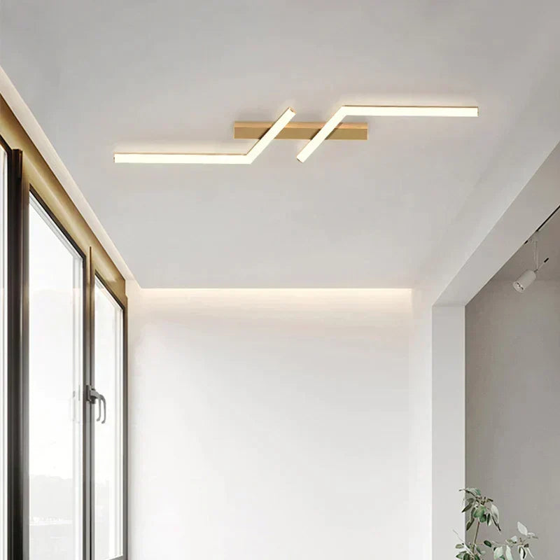 SleekGlow LED-loftlampe med linjer — elegant minimalistisk design